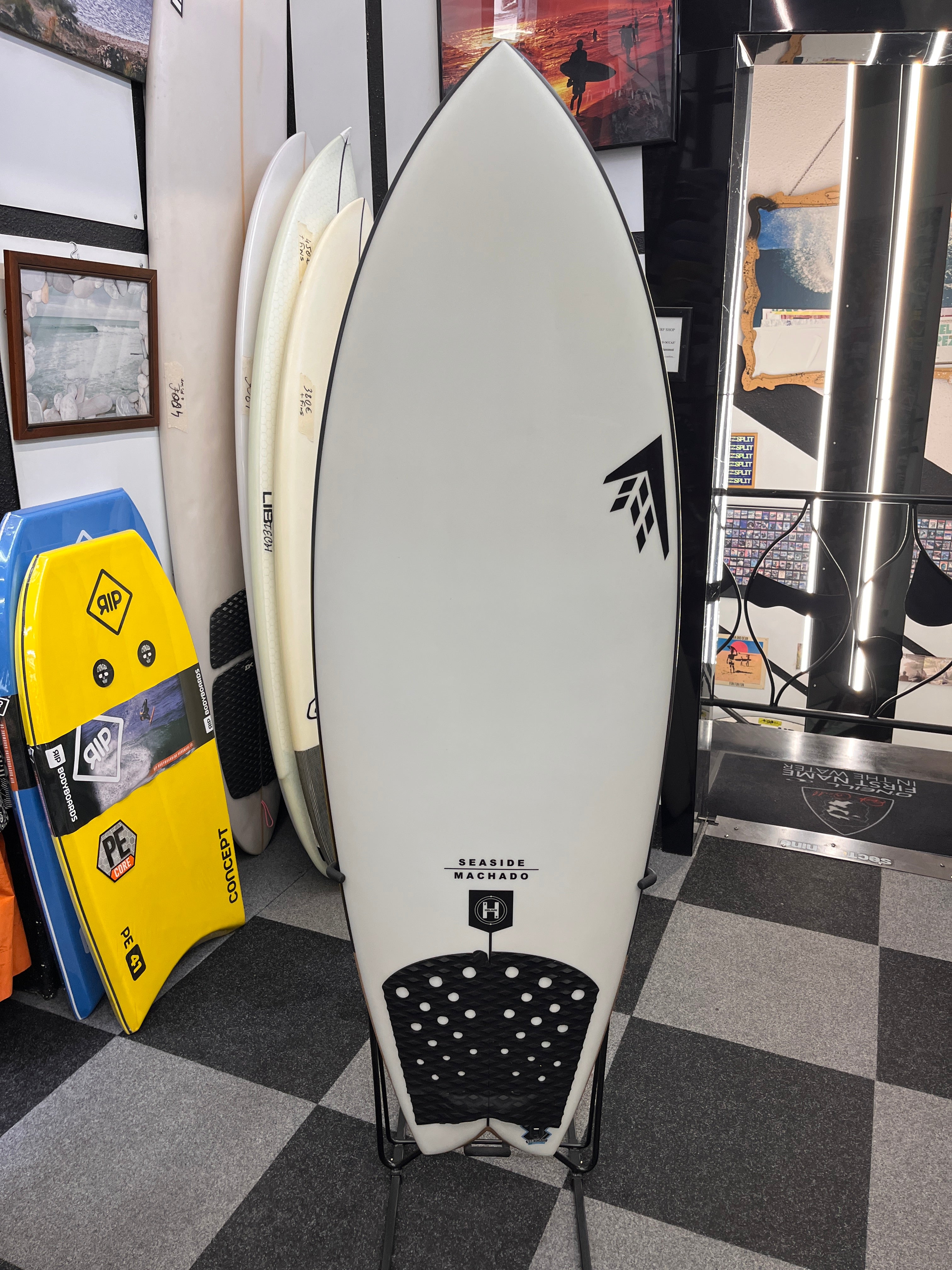 FIREWIRE MACHADO SEASIDE HÉLIUM 5’7“ avec dérives