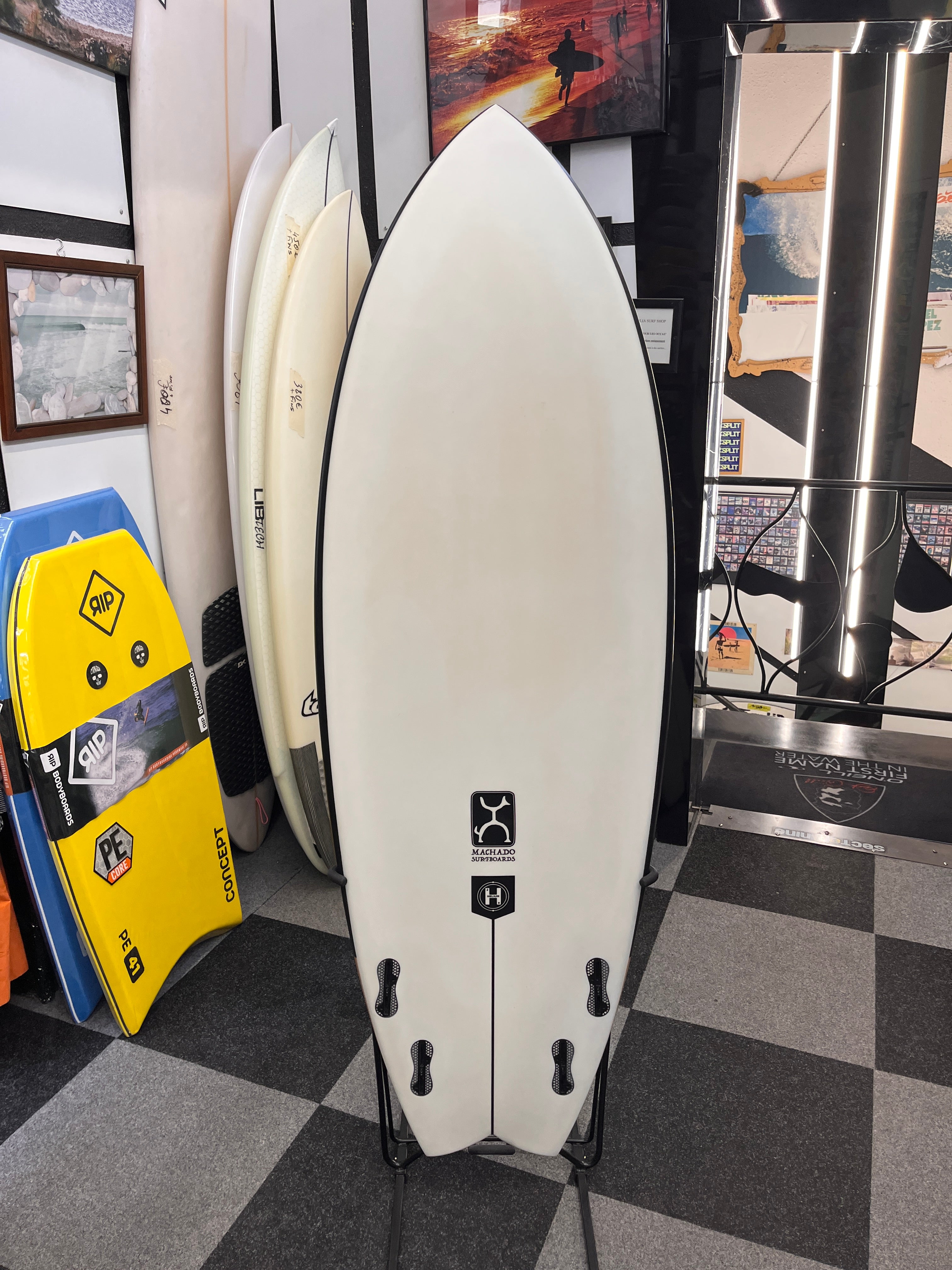 FIREWIRE MACHADO SEASIDE HÉLIUM 5’7“ avec dérives