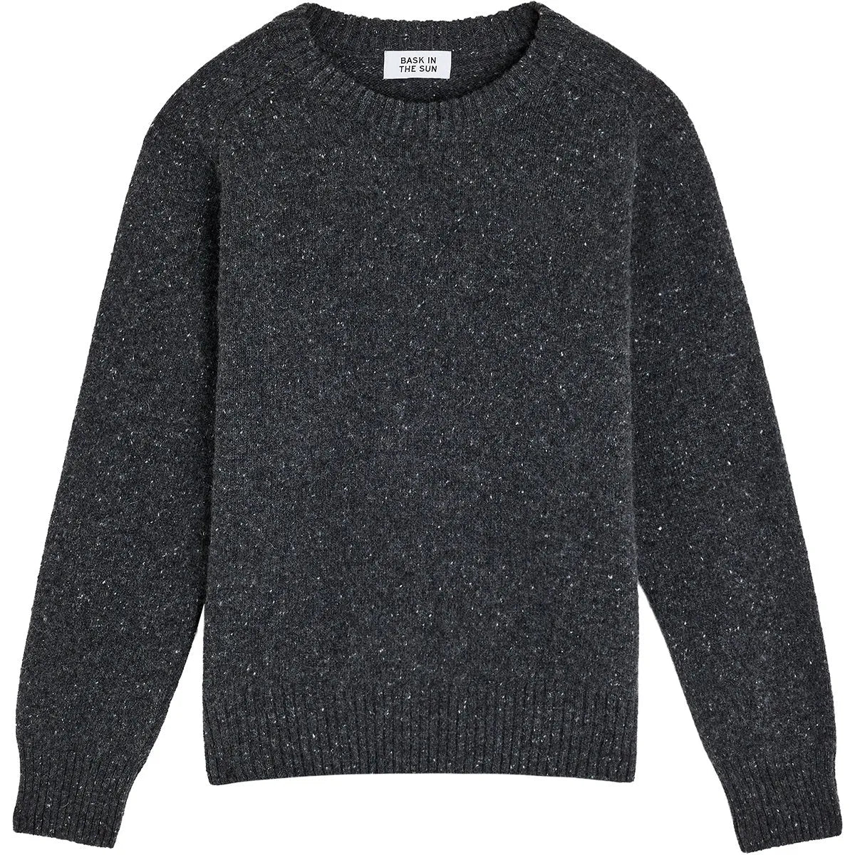 Gros plan sur la maille tricotée du pull homme Bask in the Sun Tito Forest