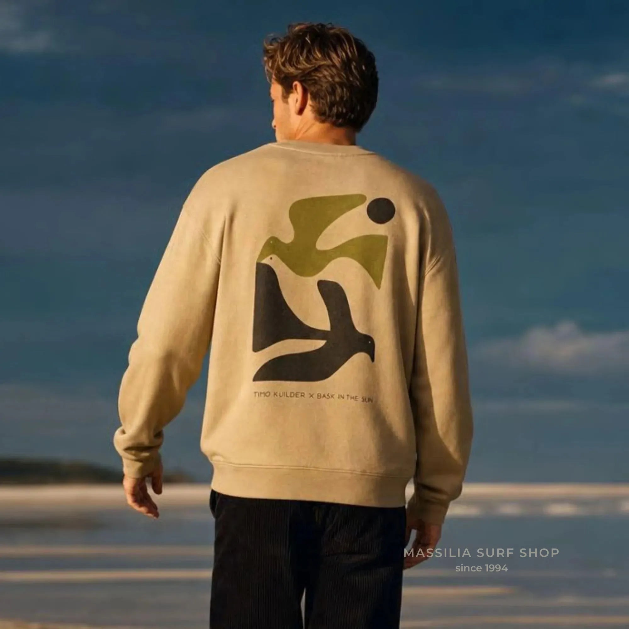 sweat beige avec oiseaux graphiques dans le dos homme