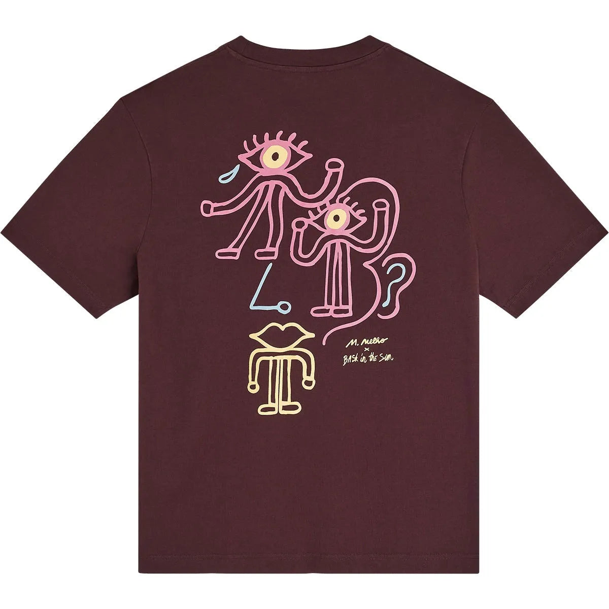 T-shirt homme Bask in the Sun Eye Wine bordeaux avec deux créatures roses aux grands yeux jaunes imprimées au dos