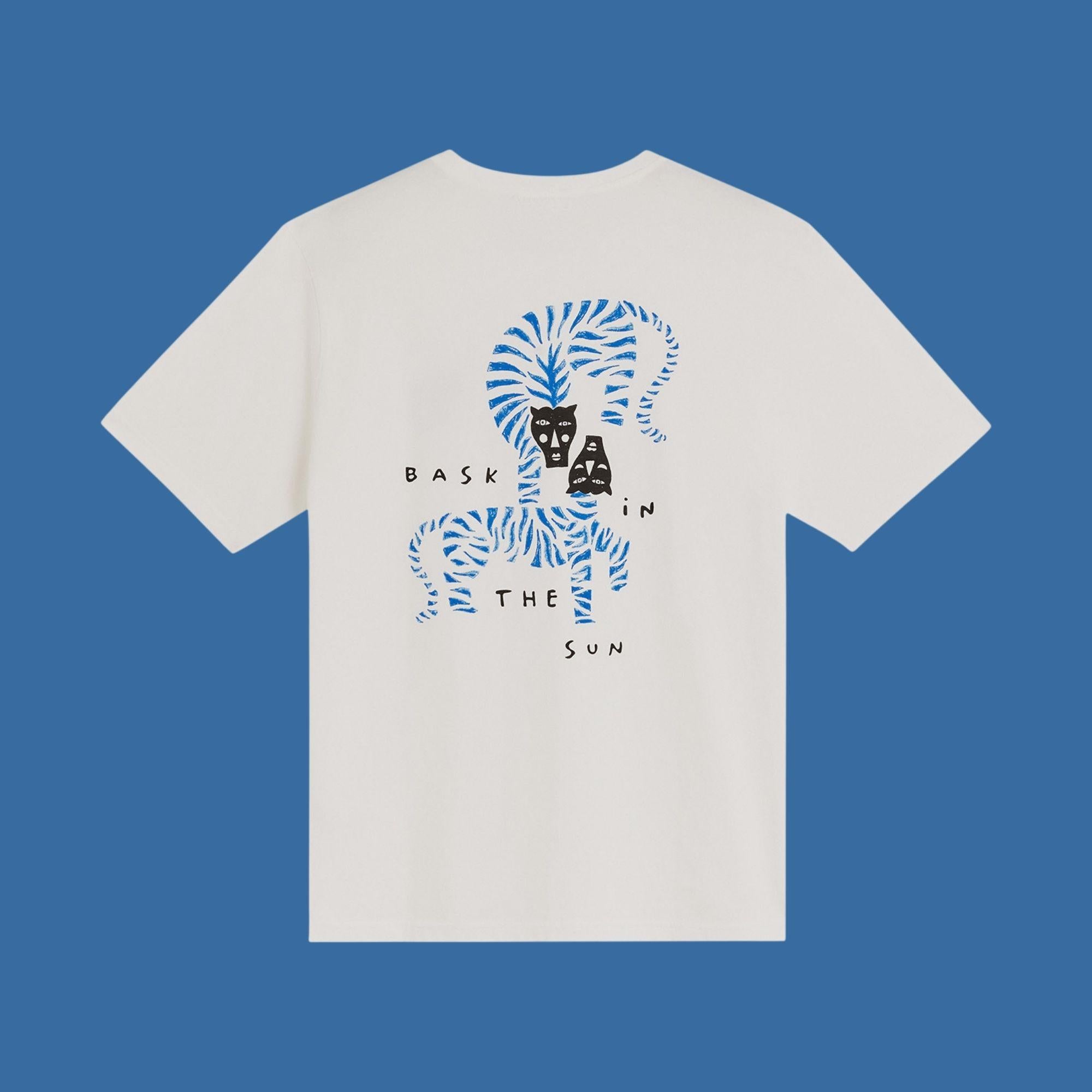 tee shirt blanc homme avec graphique Brian Chevalier x bask in the sun vue de dos