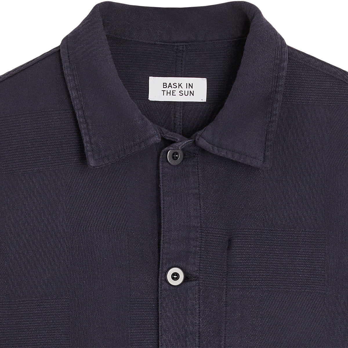 detail col et matiere a relief tissee