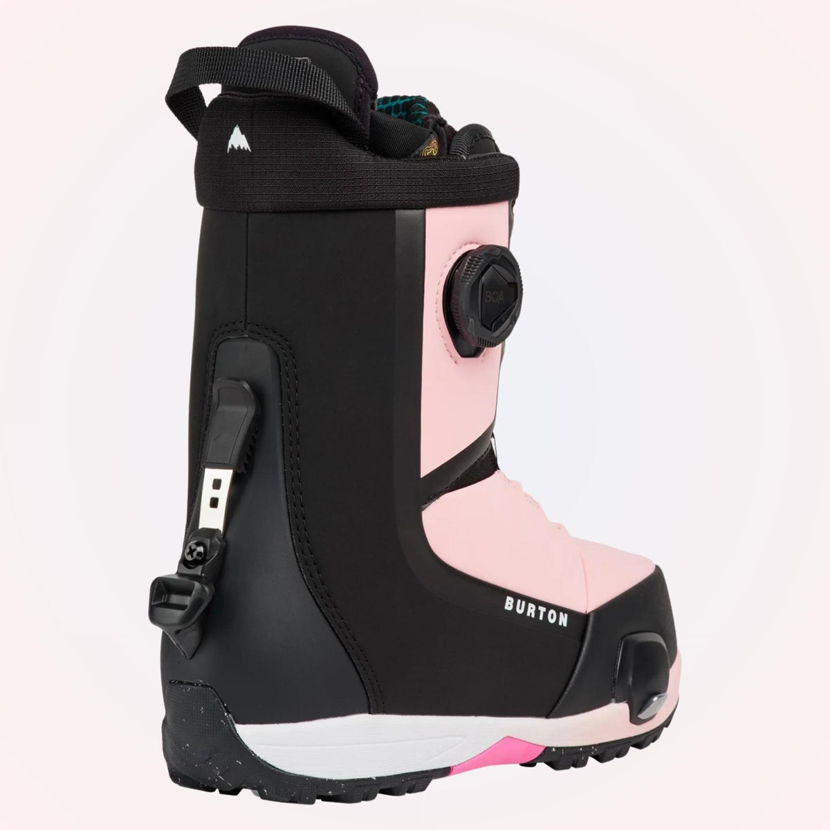 Profil extérieur de la boot Burton, panneaux rose pâle, coque noire et semelle Step On à accents blancs et roses