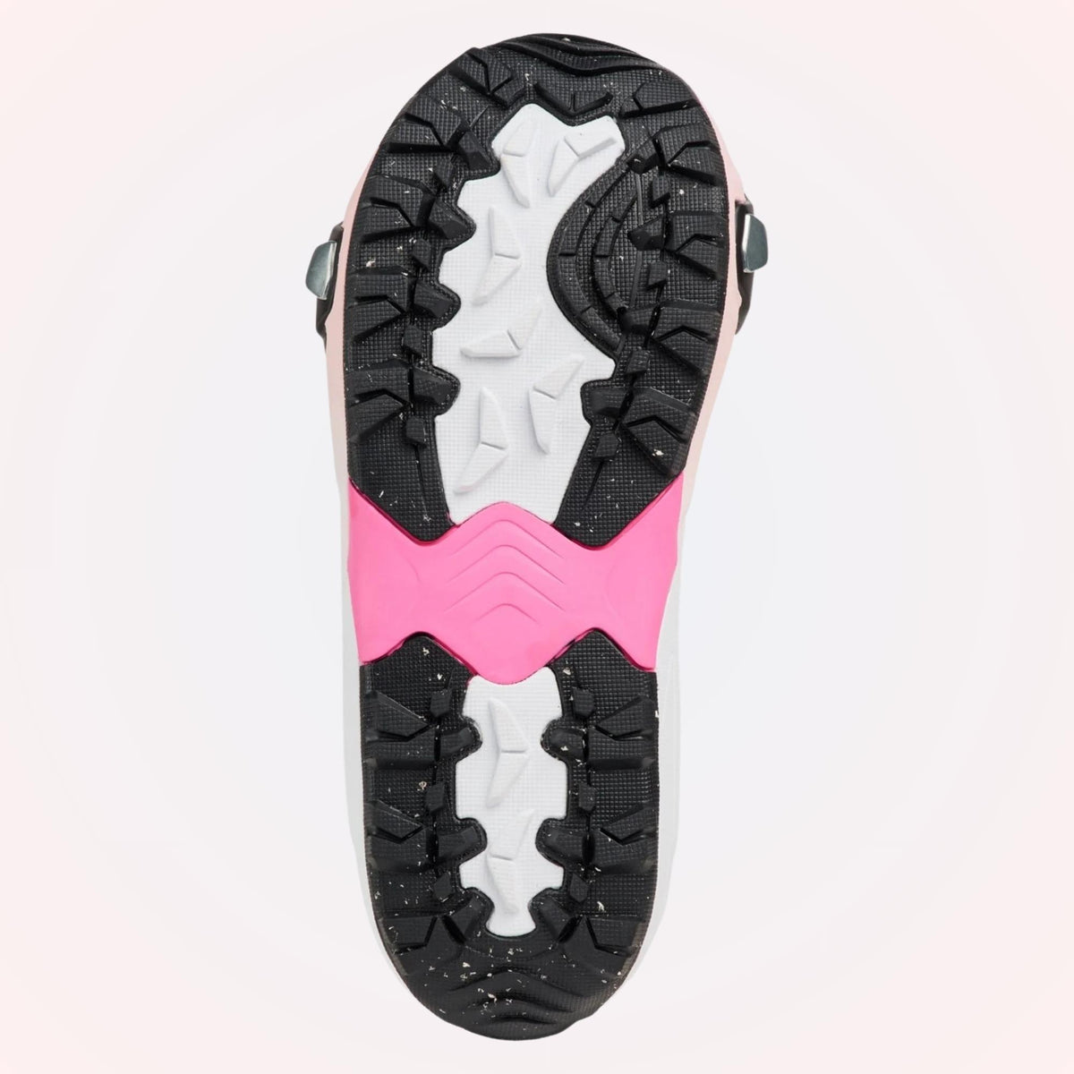 Dessous de la boot Burton, semelle noire crantée avec zones blanches et large élément rose au centre