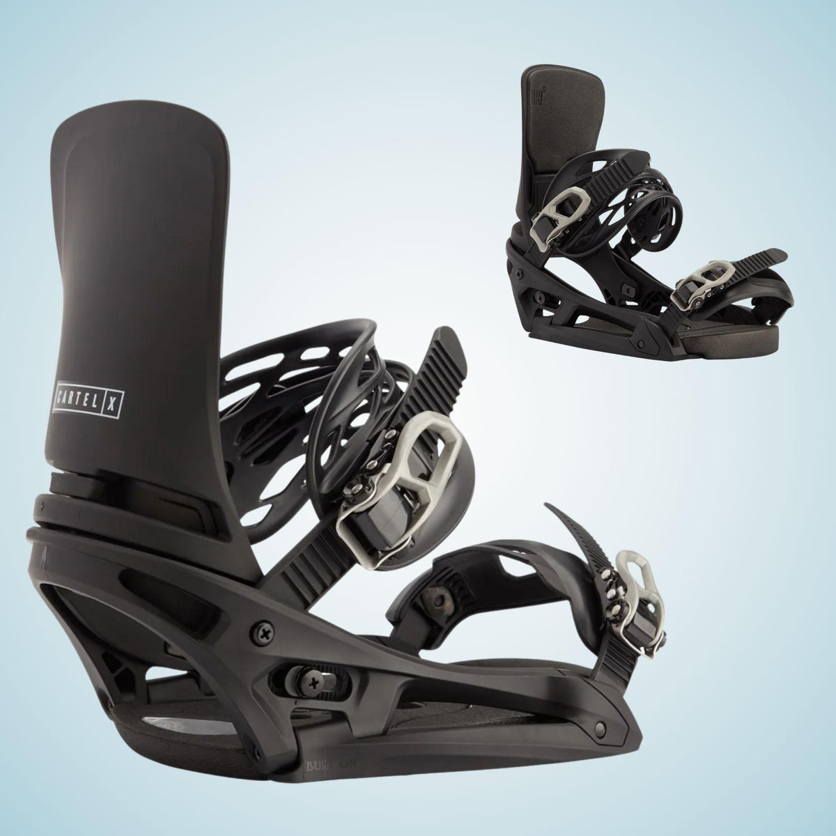 Deux fixations snowboard Burton Cartel X EST noires présentées de trois quarts, avec spoilers hauts et sangles ouvertes