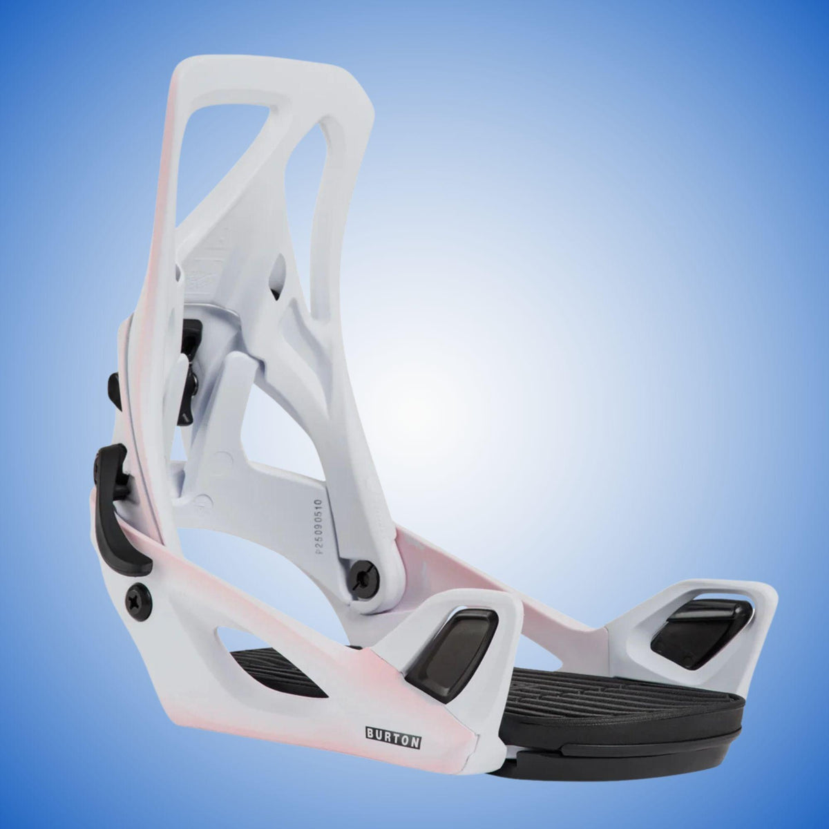 Fixation Step On Re:Flex vue latéralement, avec embase blanche, zones d’appui noires et crochet avant relevé