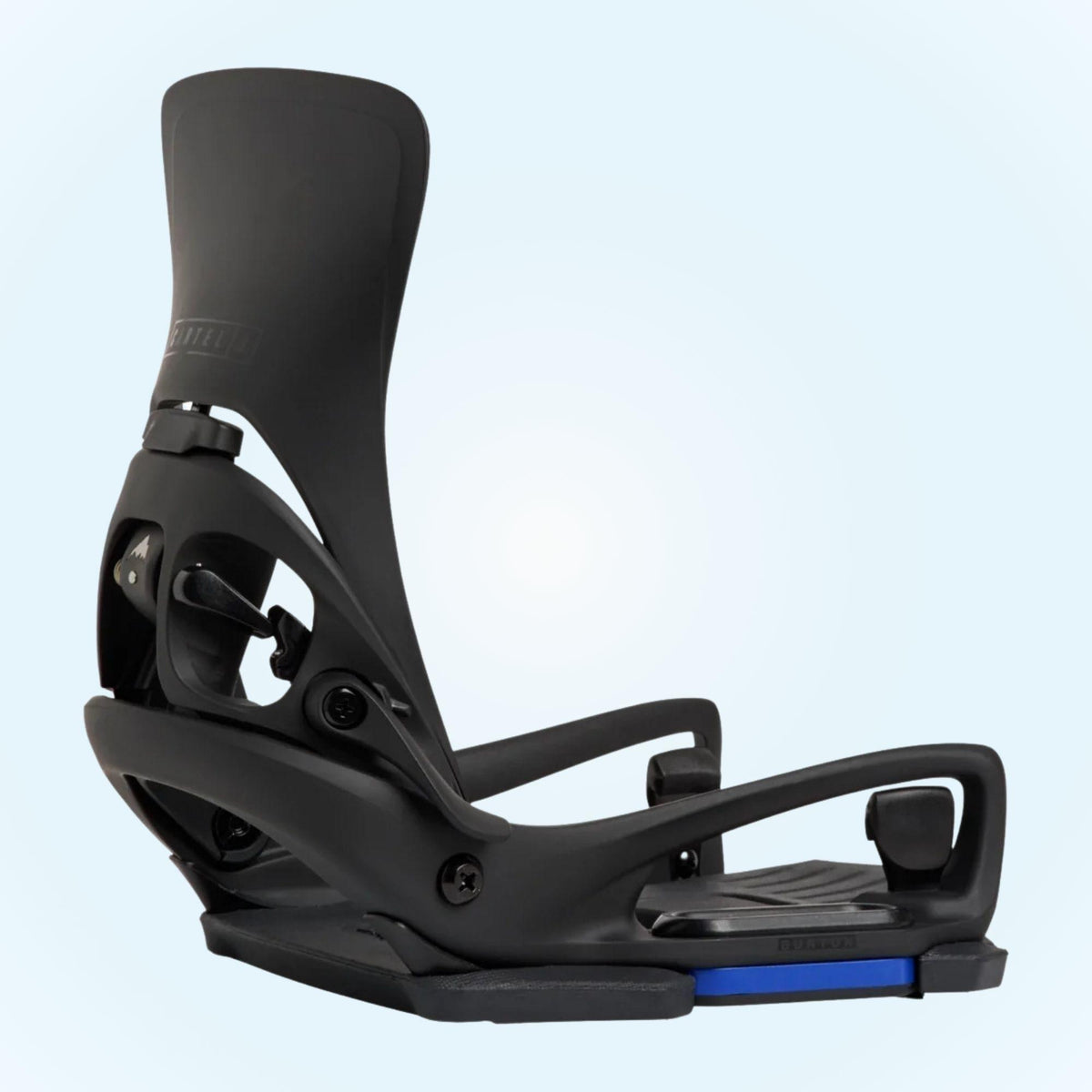 Vue latérale de la Step On EST, montrant les points d’ancrage de la boots, le spoiler noir et la base compatible The Channel