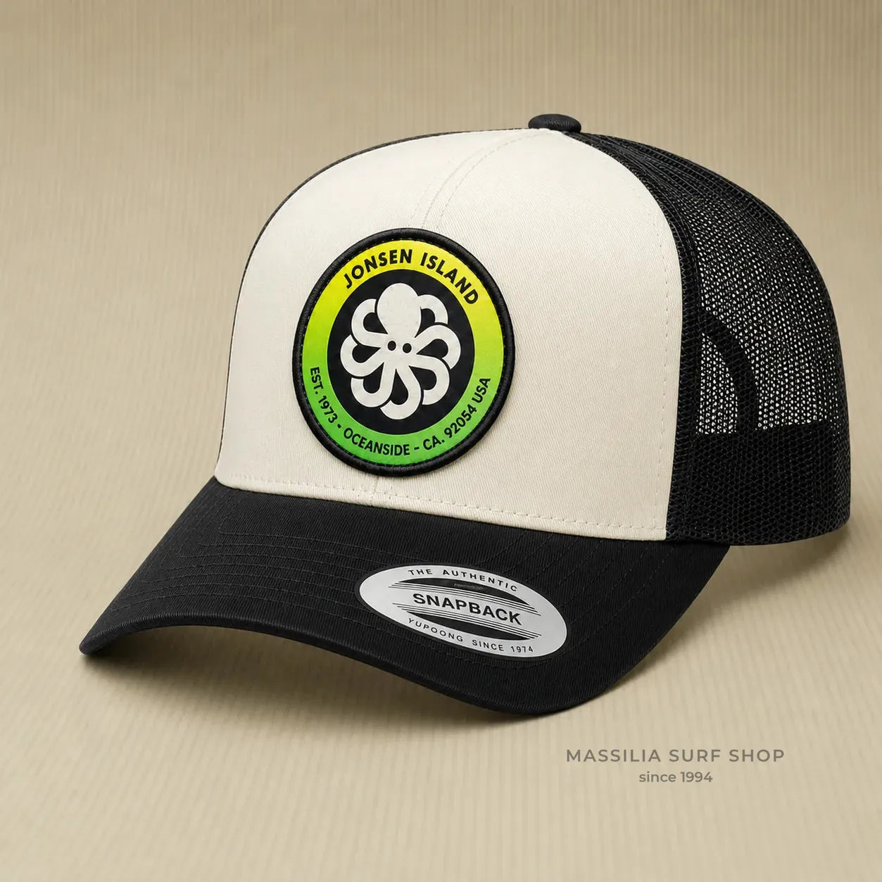 casquette blanche jonsen island avec patch avant jaune et polupe blanc