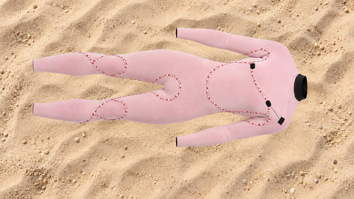 combinaison de surf homme posée sur le sable vue coté rose intérieur doublé et chaud