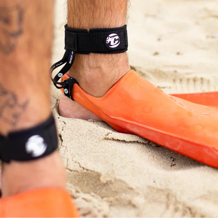 leash attache palmes lifestyle avec palme sur la plage