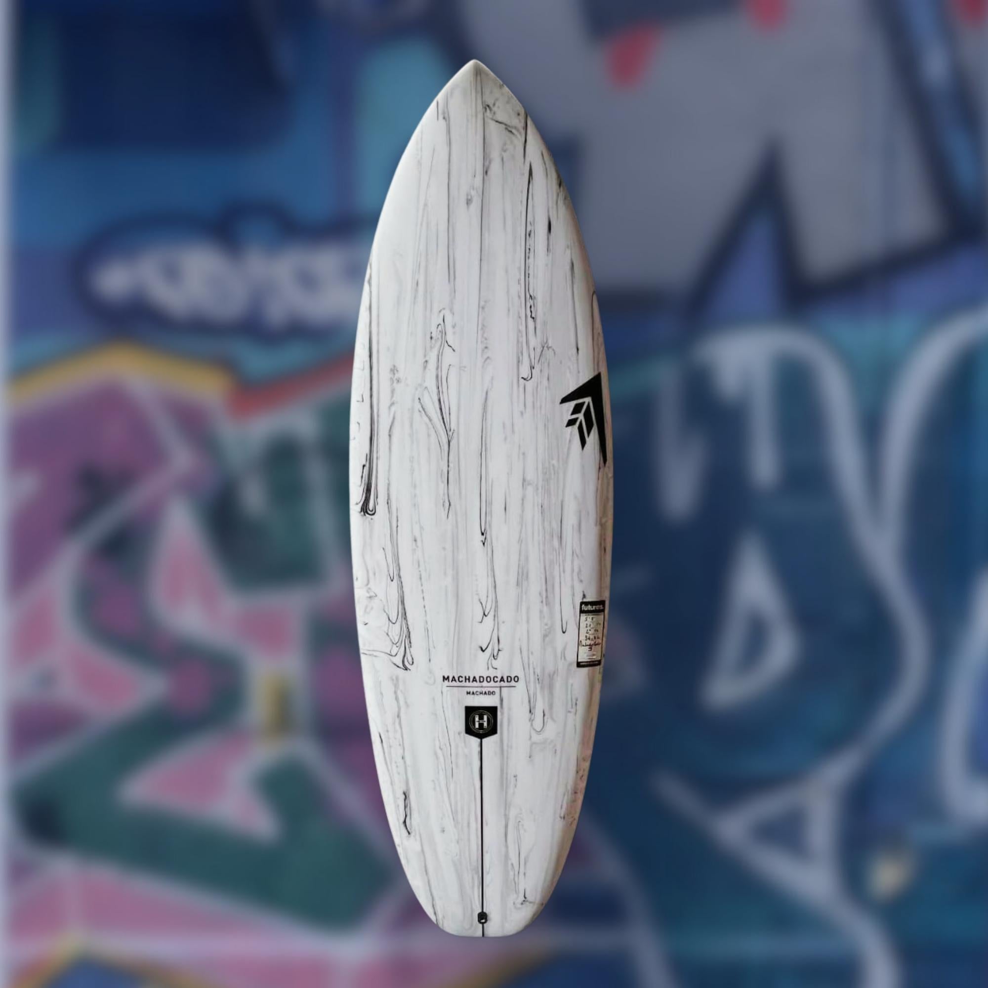 vue de face surf blanc styme marbre noir