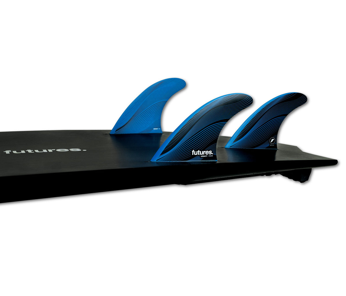 3 dérives futures fins legacy noire et bleue montées sur planches de surf noire