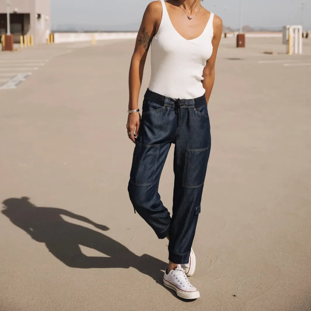 tenue femme jean cargo look urbain ete pantalon leger style chic decontracte