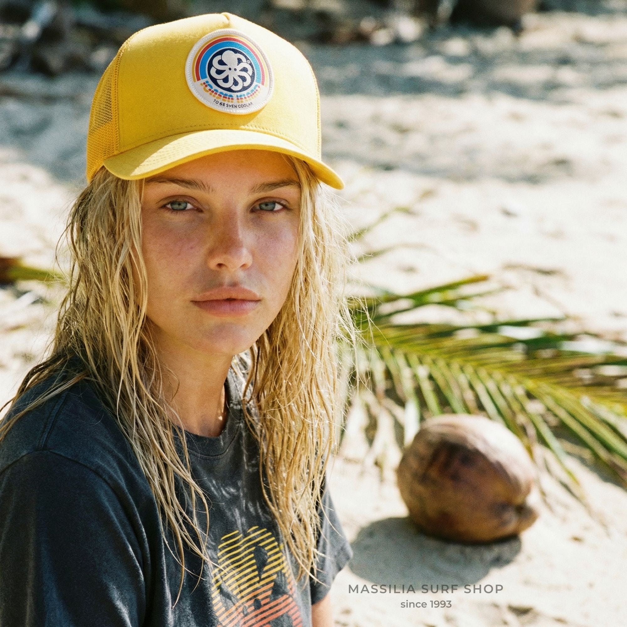 porte par femme lifesyle plage