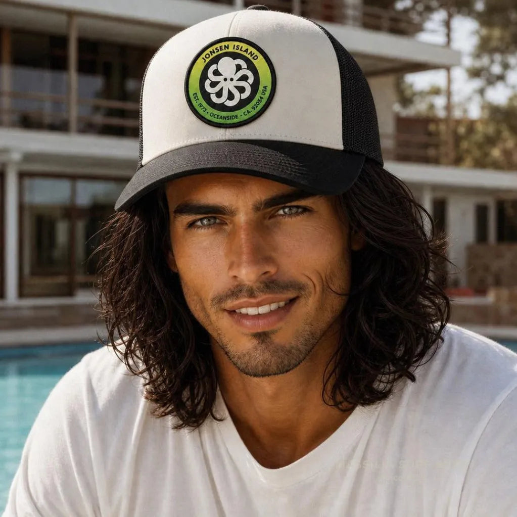 casquette blanche authentic jonsen island portee par un homme lifestyle