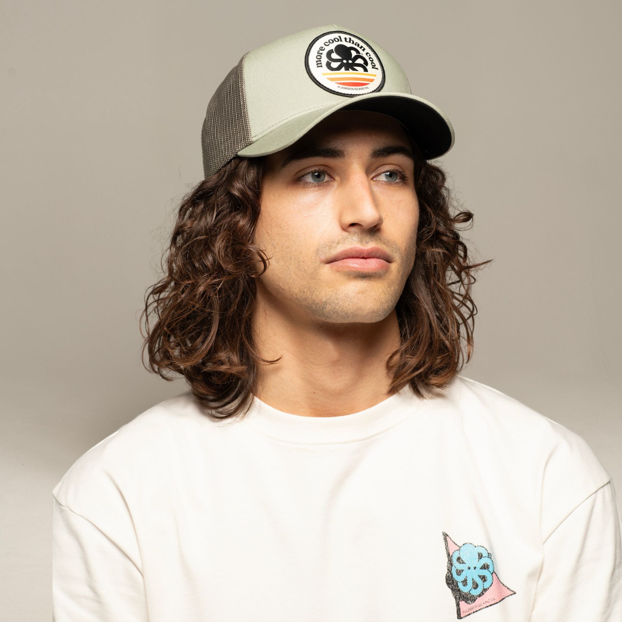 JONSEN ISLAND CASQUETTE TRUCKER MORE COOL Olive portée vue face