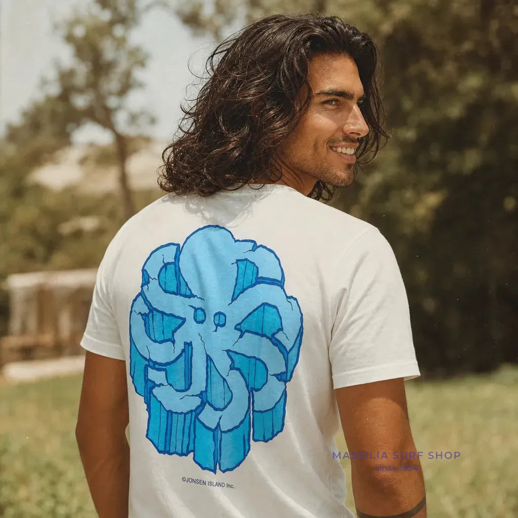 tee shirt homme blanc jonsen island big stone age lifestyle porte par un homme