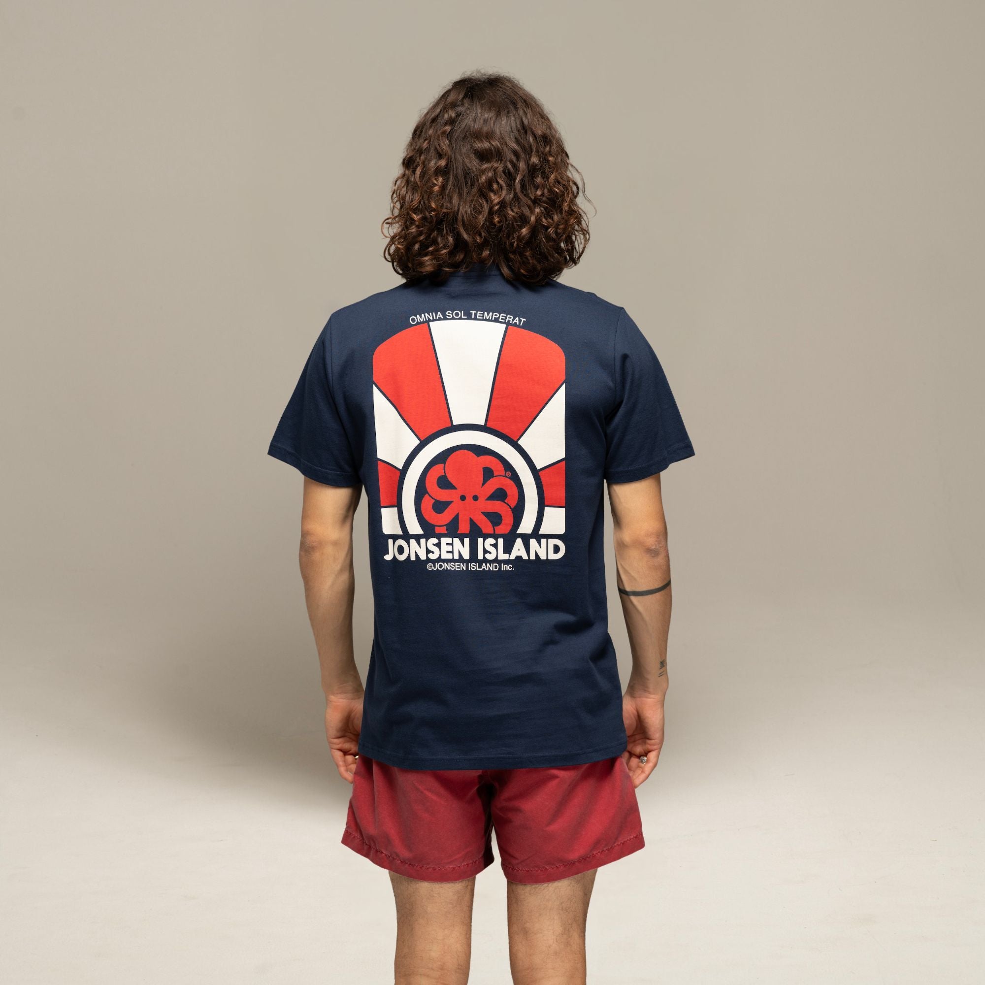 JONSEN ISLAND TEE-SHIRT CLASSIC OMNIA SOL Navy porté zoom graphisme poulpe