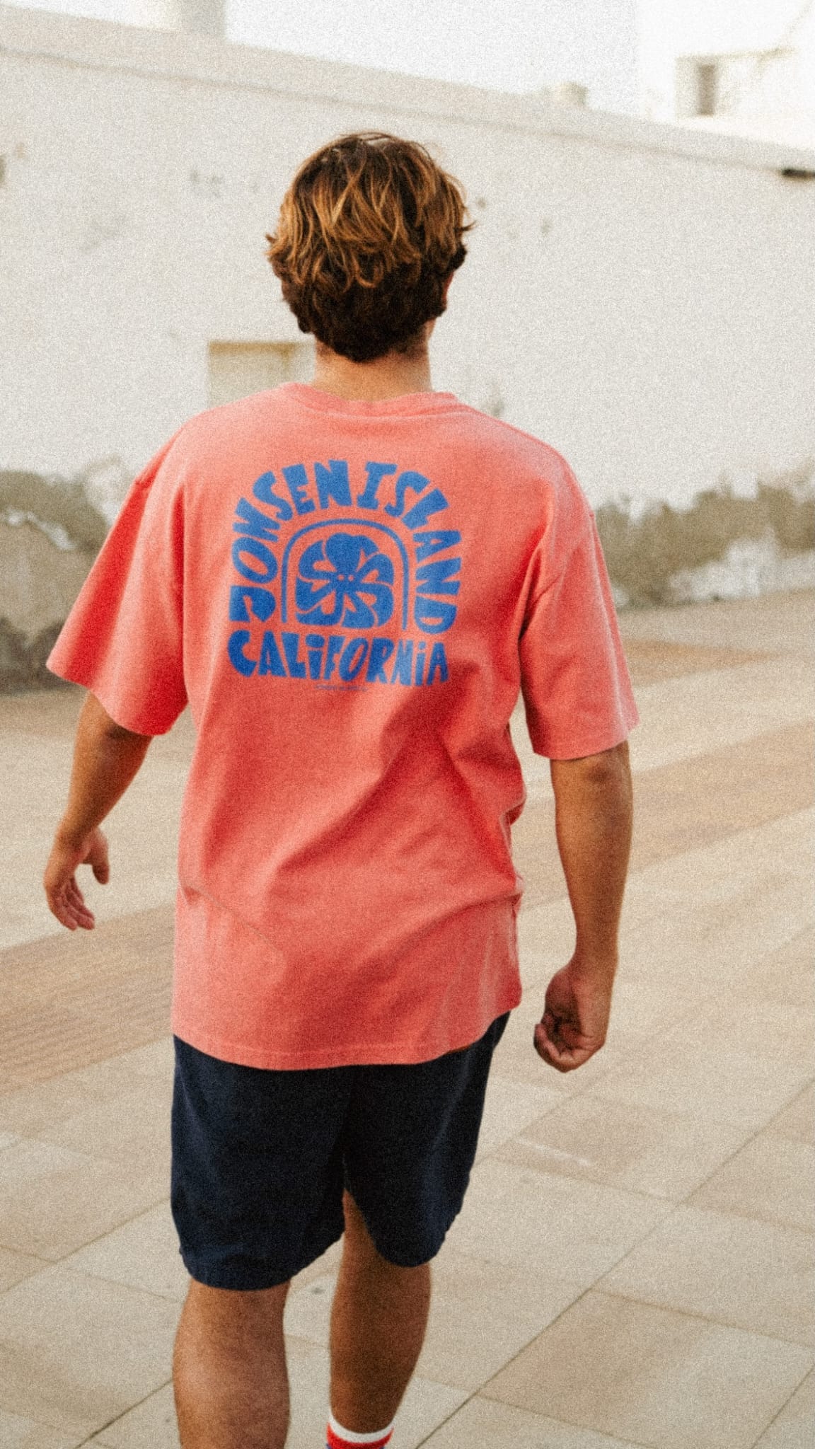 porté de dos par homme style surfer lifestyle