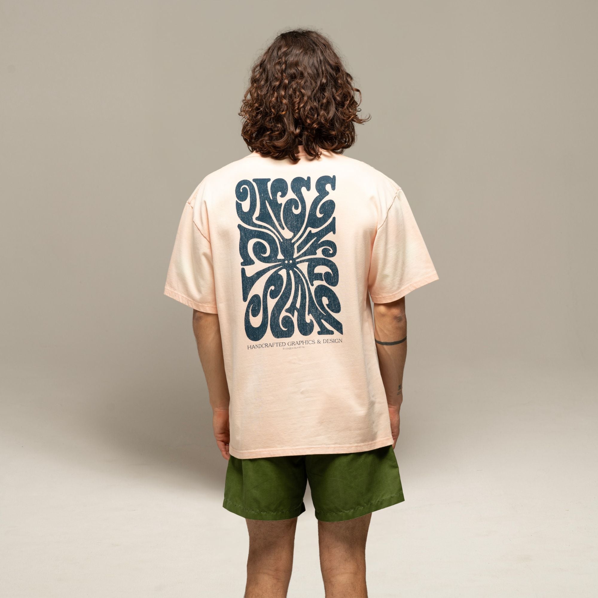 JONSEN ISLAND TEE-SHIRT CONFORT THE ARTIST 2 Peach f/o détail graphisme poulpe