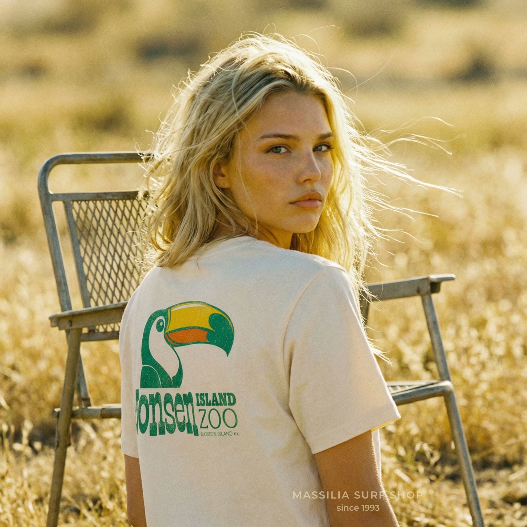 t-shirt jonsen island zoo porte par une femme lifestyle surfwear