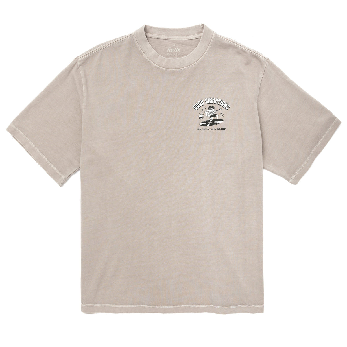 Face du tee-shirt surfwear Katin Cement, petit emblème noir imprimé sur la poitrine, coupe ample à manches courtes