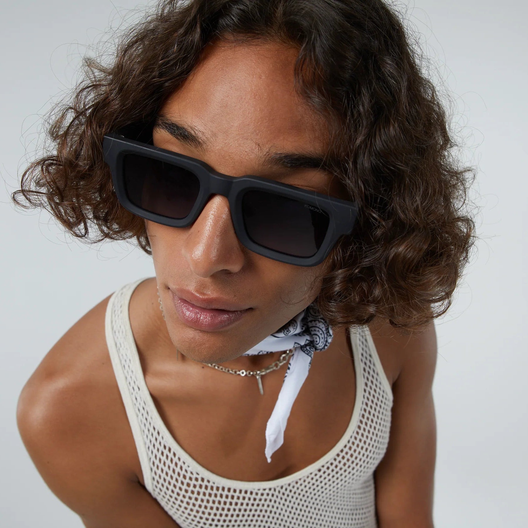 komono lunettes victor carbon porté par un homme