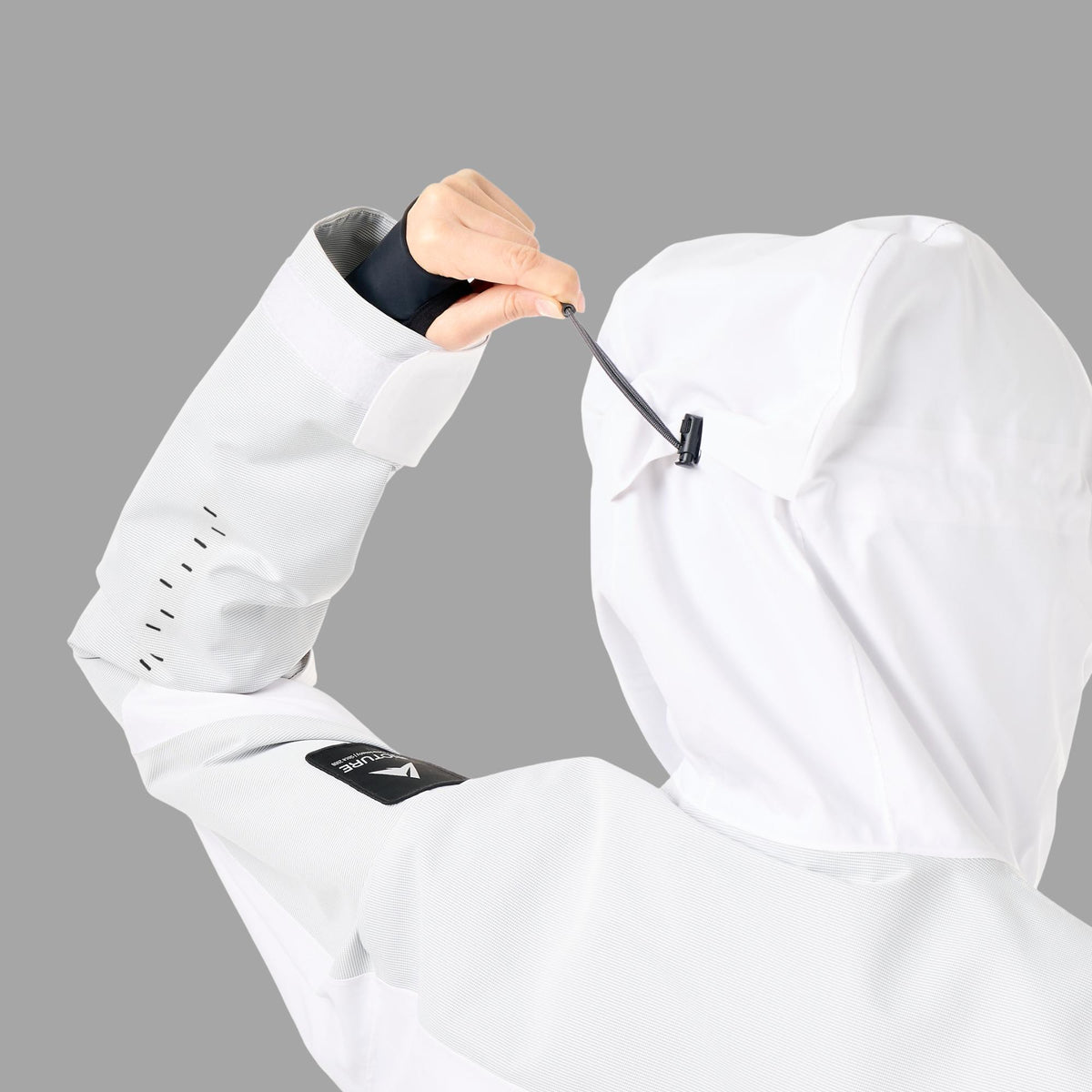 Capuche réglable et col protecteur de la veste de ski femme Picture Orakoon JKT Brillant White