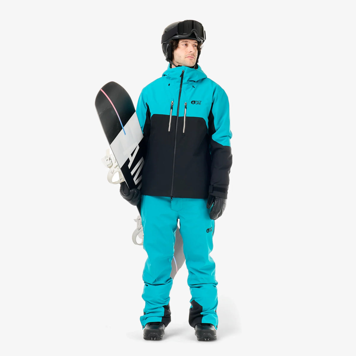 Pantalon homme Picture Object Pants Capri Breeze porté en tenue de snowboard avec planche, vue complète de face