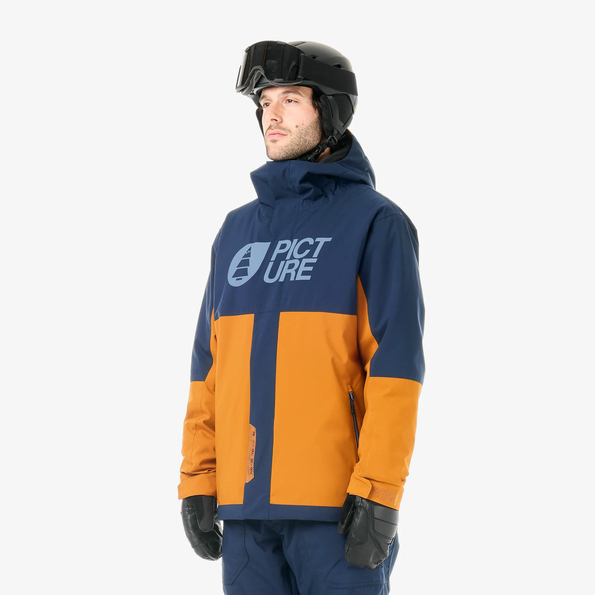 Veste homme Picture Basement Jacket Camel Coffee portée de trois-quarts, capuche et grand logo poitrine visibles
