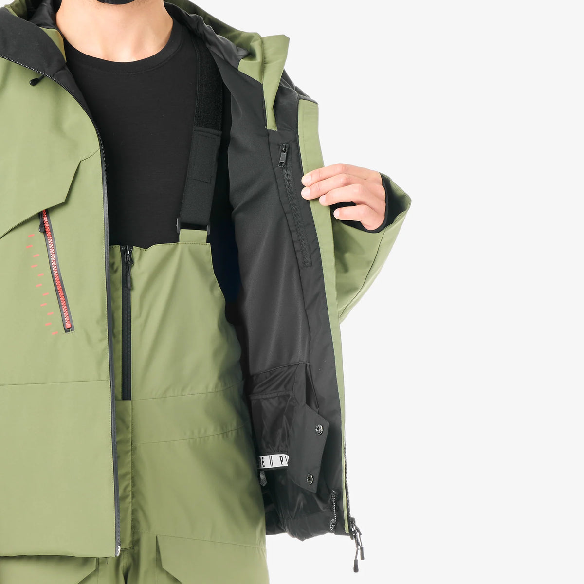 Intérieur ouvert de la veste Picture Felnor JKT Olivine avec poches et doublure technique