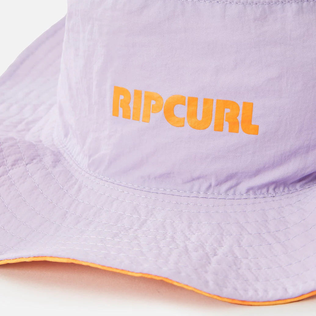 zoom sur couturess et logo orange rip curl