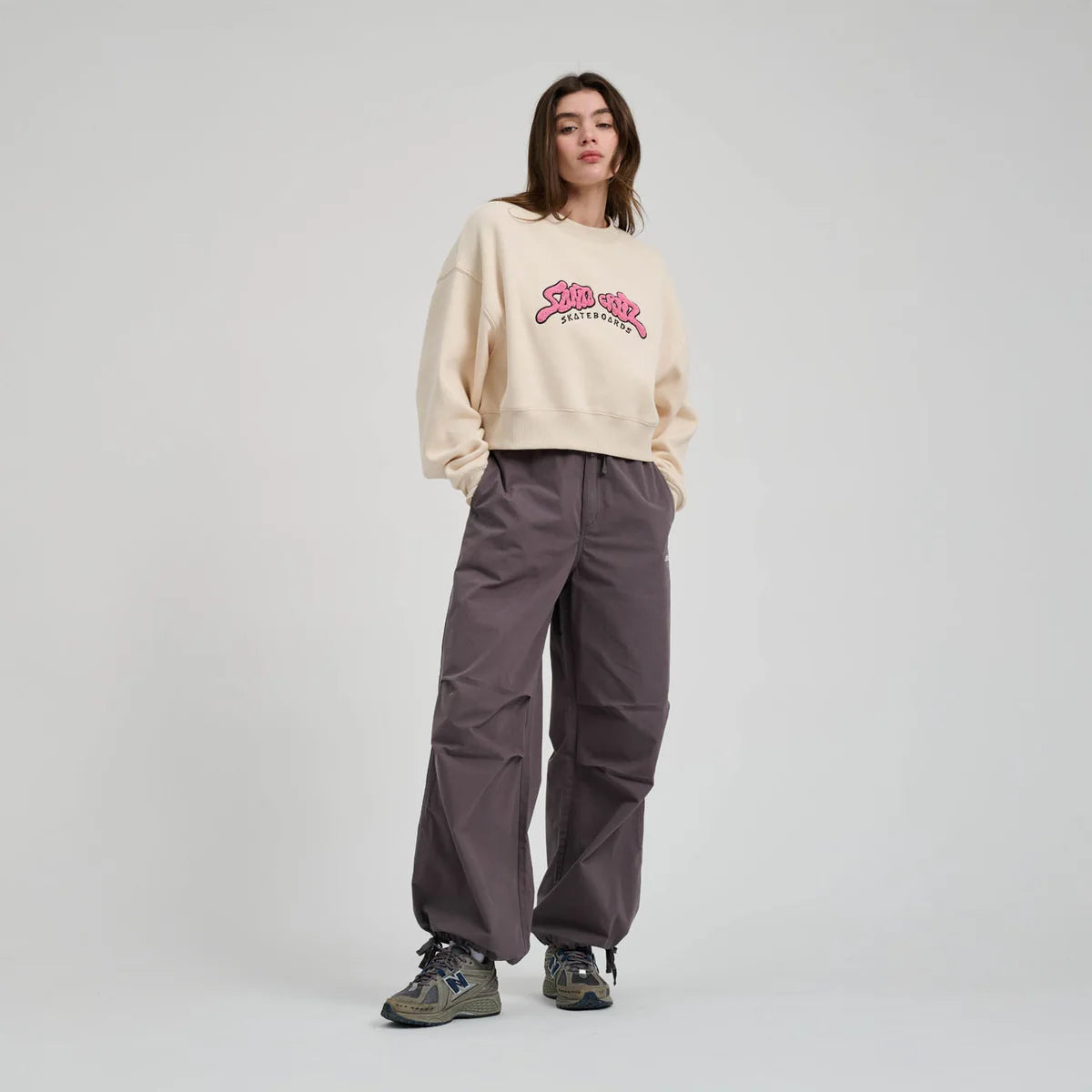 pull crew santa cruz femme visuel winkowski poitrine impression relief look streetwear