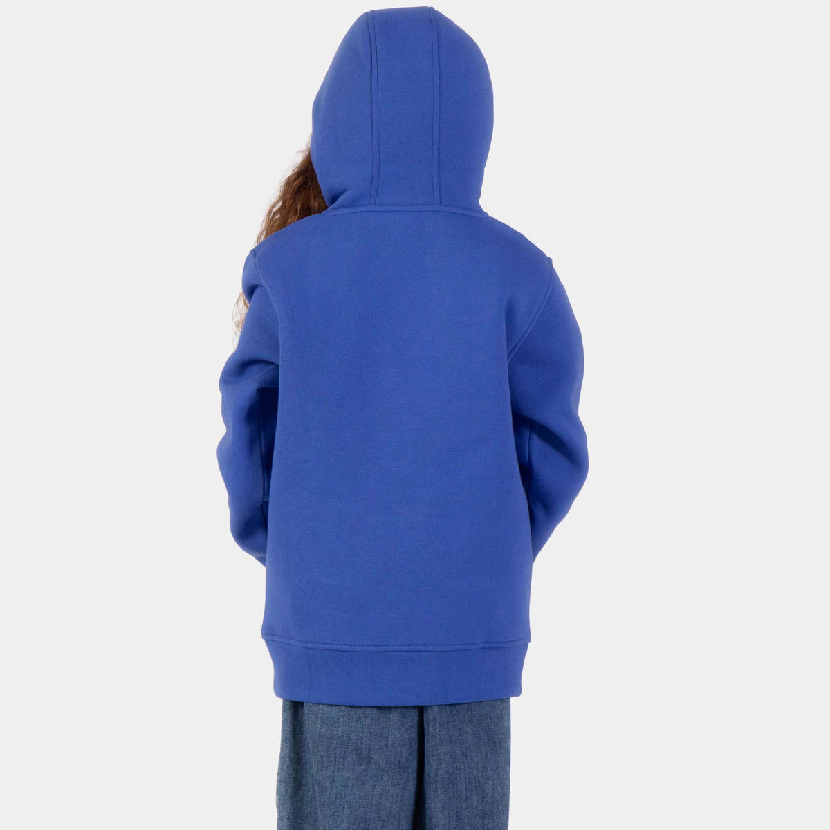 Dos du sweat Santa Cruz Sapphire porté avec capuche relevée, face arrière unie et coupe droite