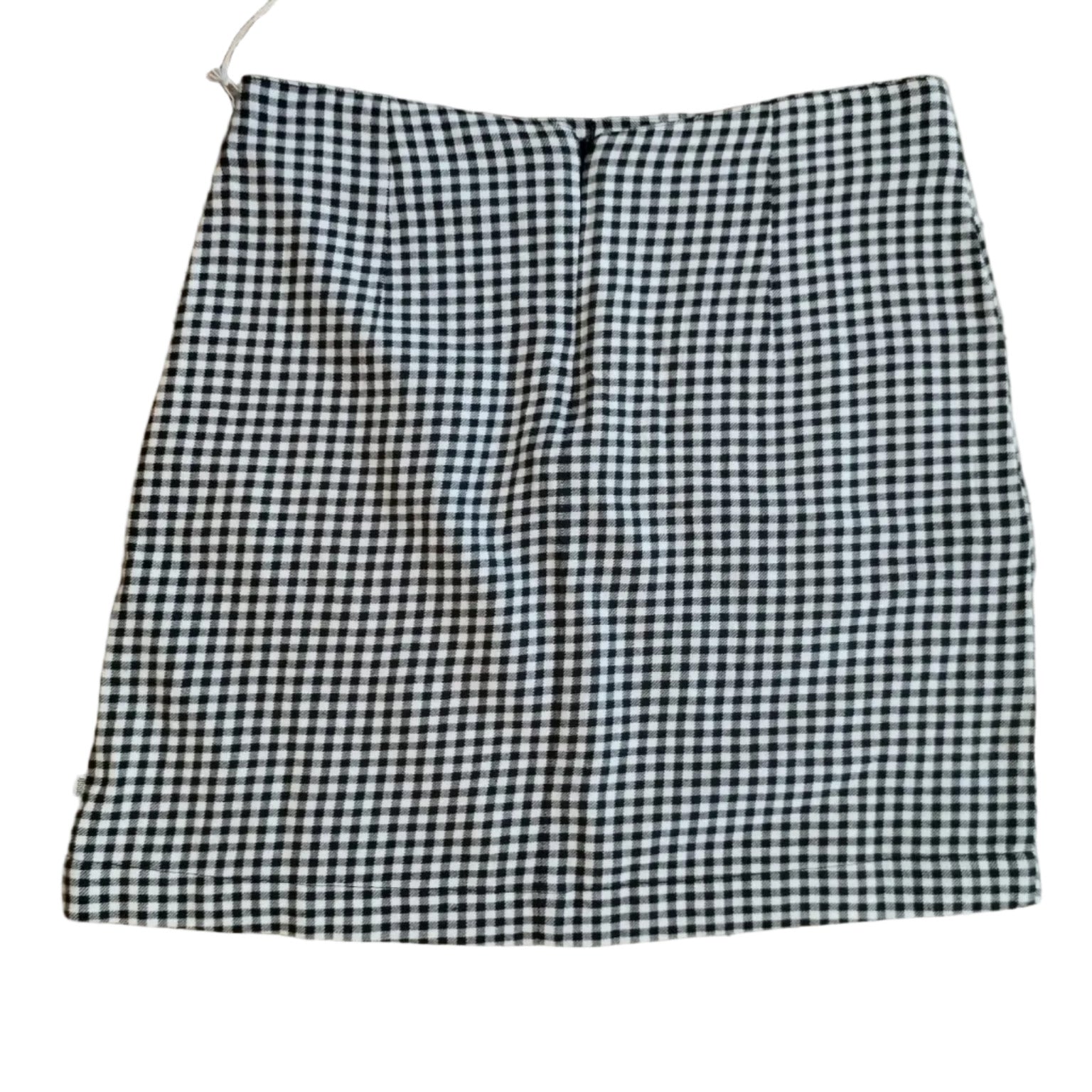 mini jupe femme a carreaux noir et blanc vue de dos