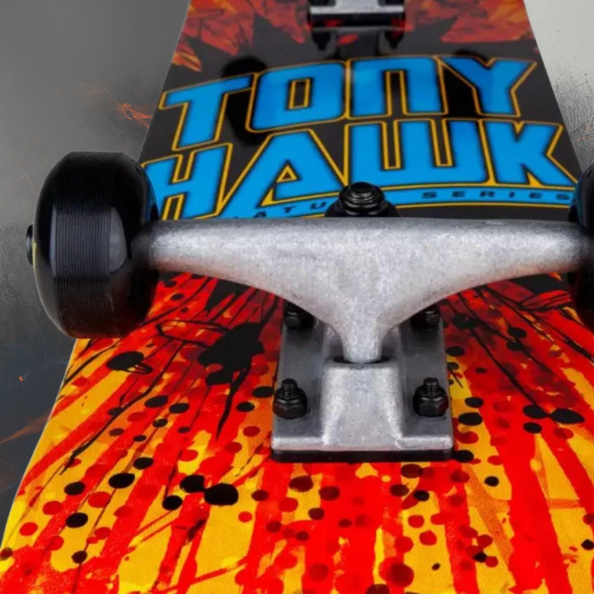 Détail du truck avant et du logo Tony Hawk sur skate complet Shatter Logo
