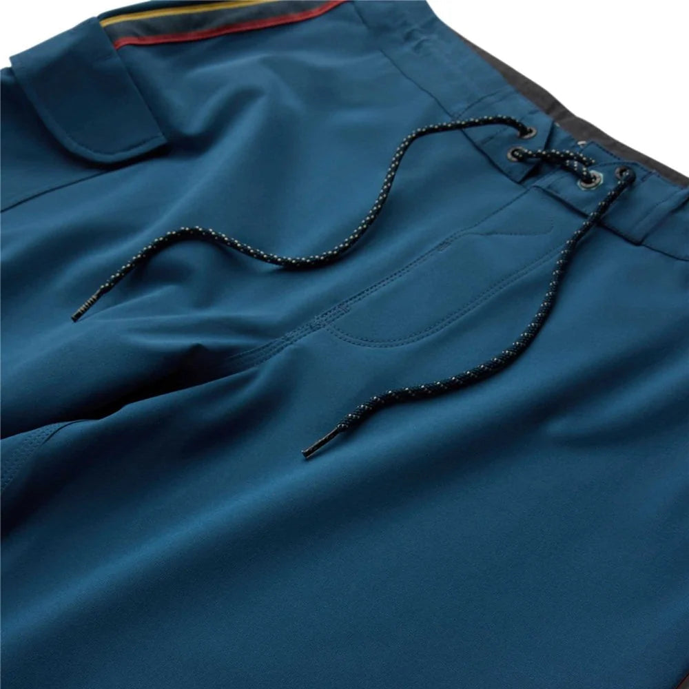 détail tissu maillot surf fibres coco texture technique stretch recyclé