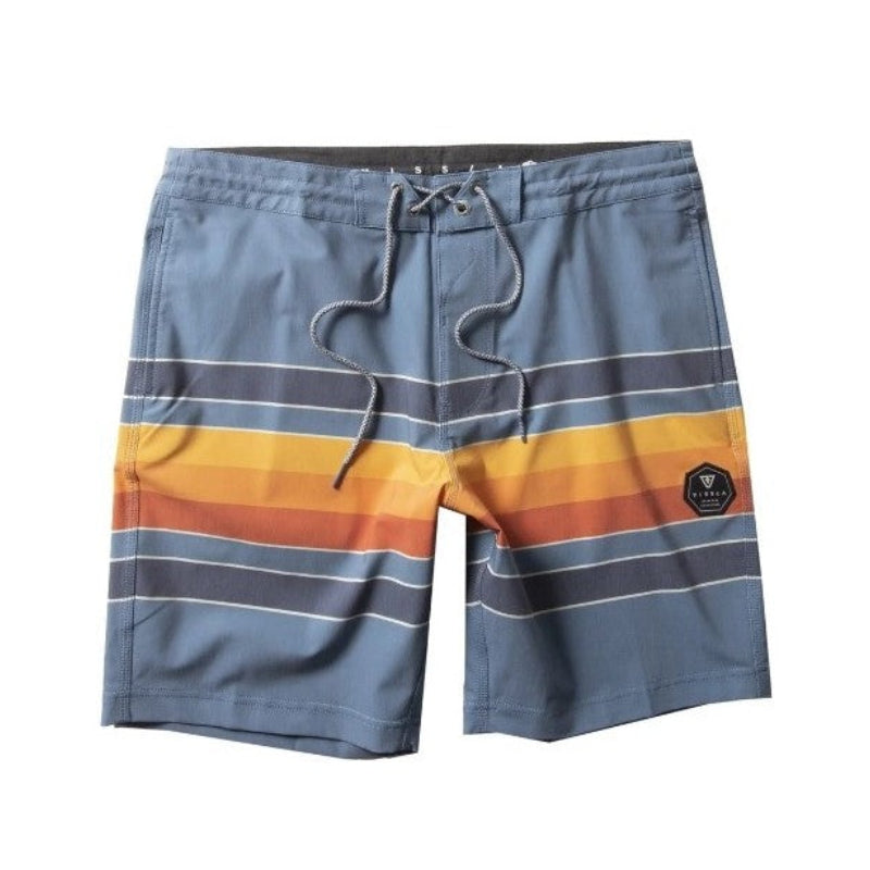 maillot surf homme bleu avec bandes horizontales jaunet et oranges vue de face