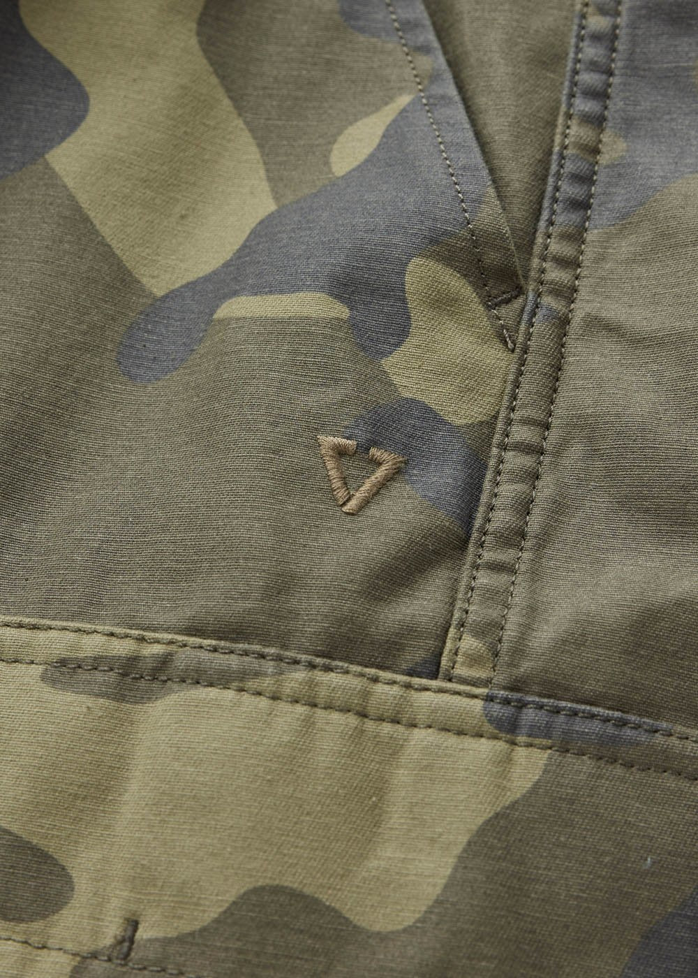 VISSLA BERMUDA COUNTY CARGO TWILL 21" Camo