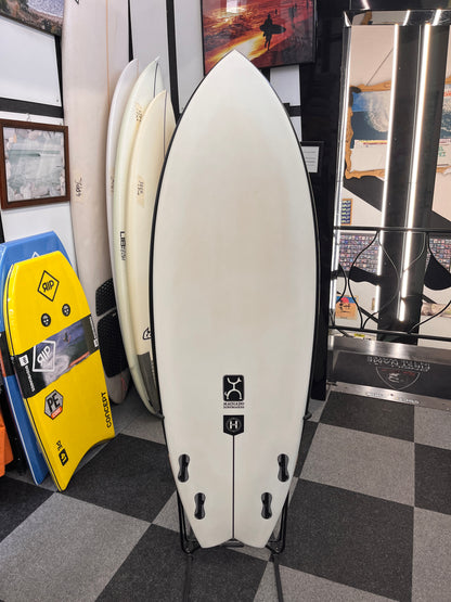 FIREWIRE MACHADO SEASIDE HÉLIUM 5’7“ avec dérives