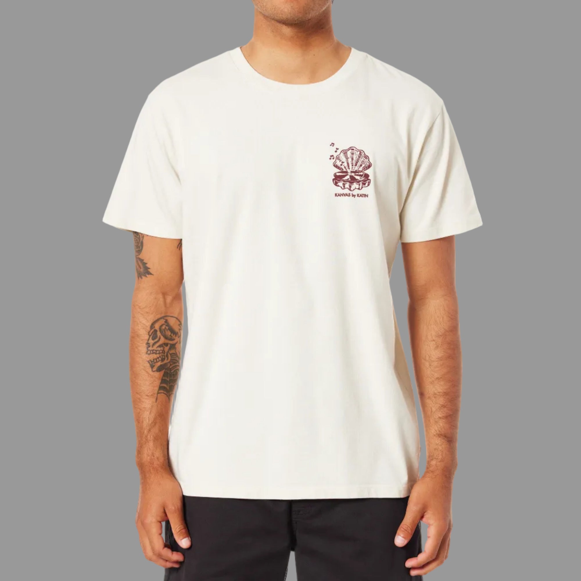 katin t-shirt homme blanc vue de face avec note de musique et coquillage sur le coeur