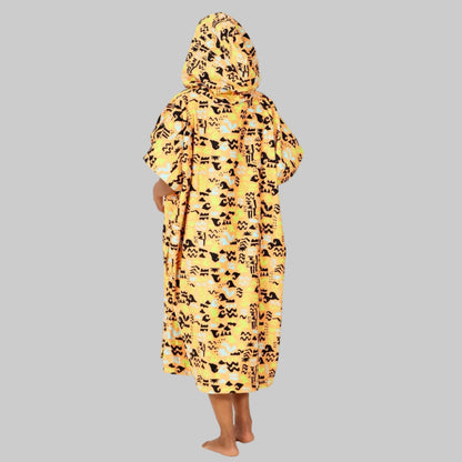 vue de dos avec capuche relevee