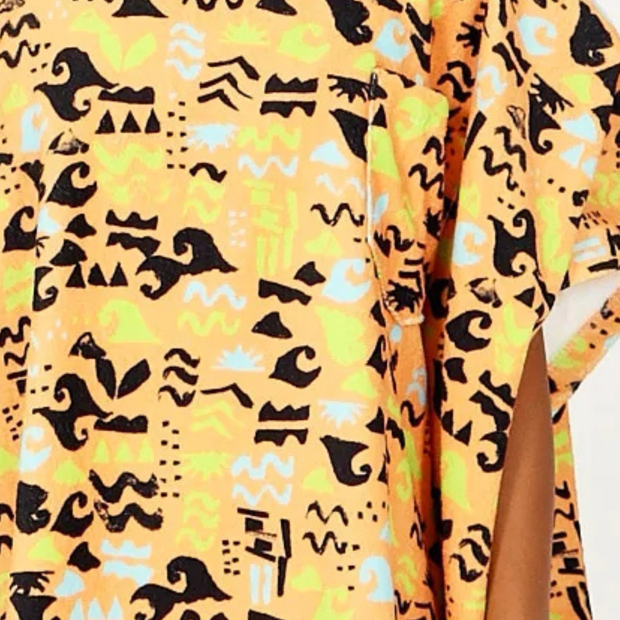 zoom motif vagues noires blanches t jaunes