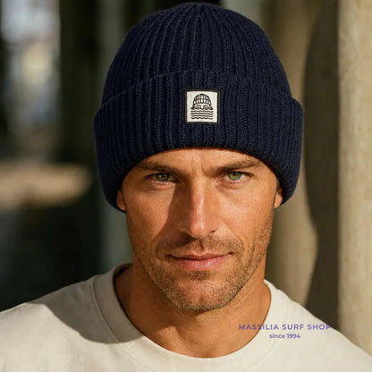 bonnet bleu marine chaud en laine homme to the sea vue de face lifestyle