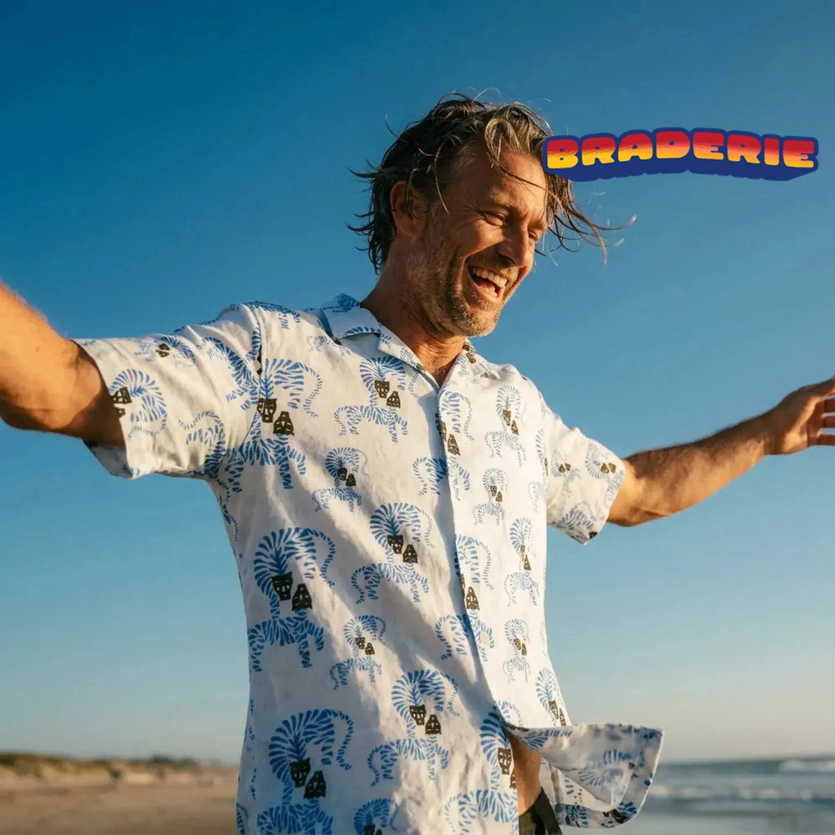 chemise blanche avec tigres bleus stylisés bask in the sun lifestyle plage