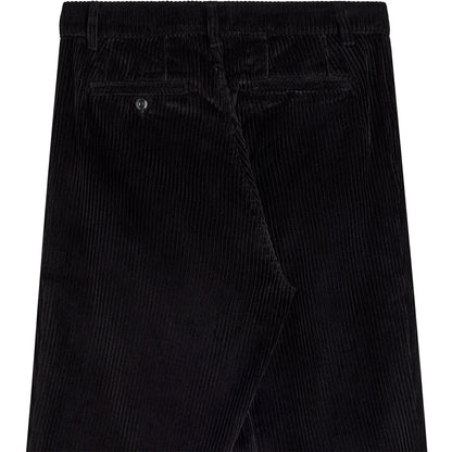 Détail des poches arrière et de la texture en velours côtelé du pantalon Bask in the Sun Izaro Carbon