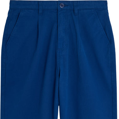 zoom pinces du pantalon 2 poches et fermeture bouton