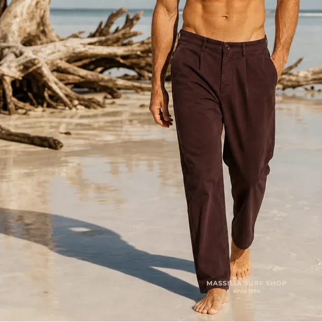 patalon homme loose bordeaux vue de face lifestyle maguro bask in the sun