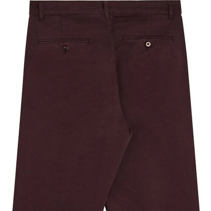 Détail des poches arrière boutonnées du pantalon homme Bask in the Sun Maguro Wine